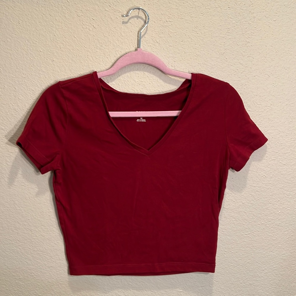 Cropped deep red V-neck 🌹